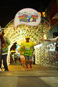 BIB: 50276
                            <button type="button" onclick="openModal(21831918)" class="btn btn-primary btn-sm float-right btn-popup" data-toggle="modal" data-target=".modal-high-quality">
                        <i class="fas fa-shopping-cart"></i> Add to Cart
                    </button>
                                            <button type="button" onclick="isThisMe(21831918, true)" class="btn btn-success btn-sm float-right btn-popup btn-isme hidden" data-toggle="tooltip" data-placement="bottom" title="นี่คือรูปของคุณใช่ไหม คลิกที่นี่เพื่อเอาเข้าอัลบั้ม">
                        <i class="fas fa-plus"></i> Add to album
                    </button>
                    <button type="button" onclick="isThisMe(21831918, false)" class="btn btn-warning btn-sm float-right btn-popup btn-isnotme hidden">
                        <i class="fas fa-ban"></i> Remove from album
                    </button>